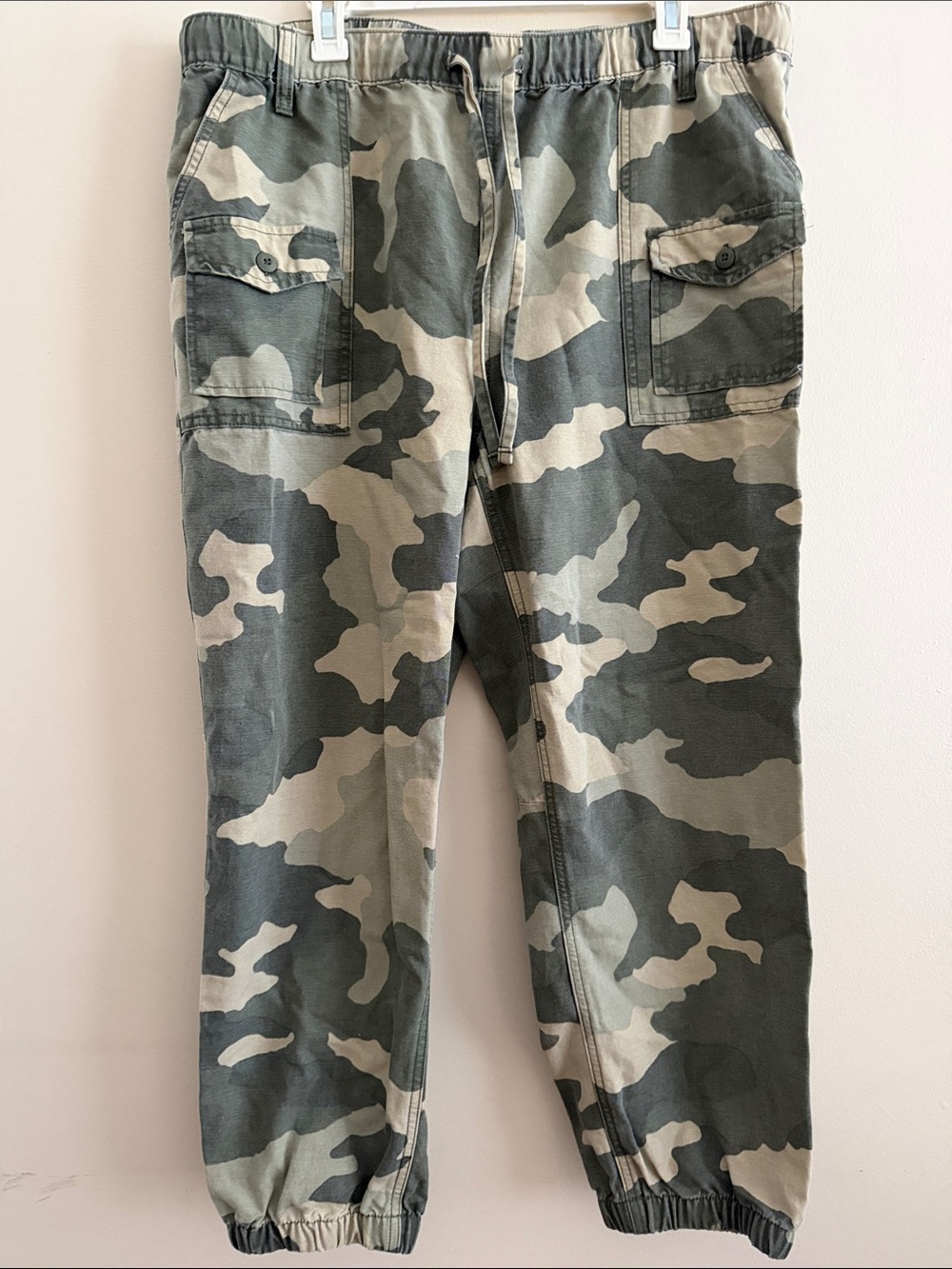 Women’s Aerie size XL Camo Cargo Jogger Pants - Green Camouflage